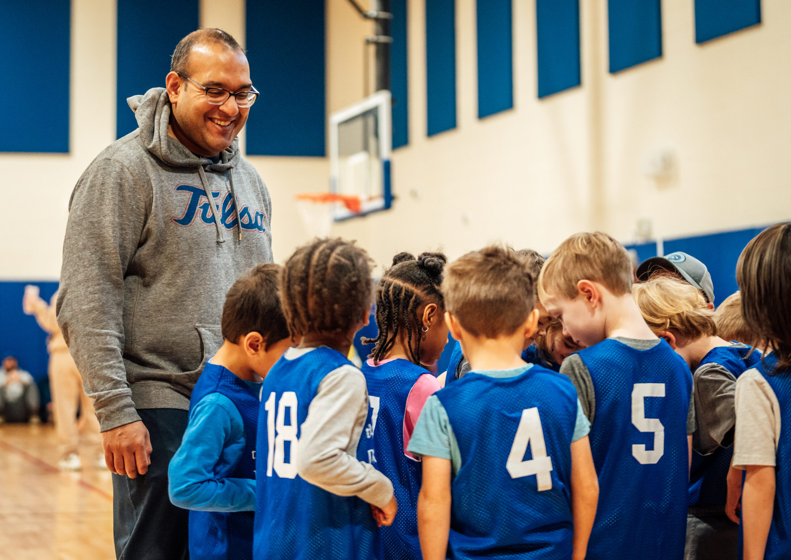 volunteer opportunities at The College School during basketball